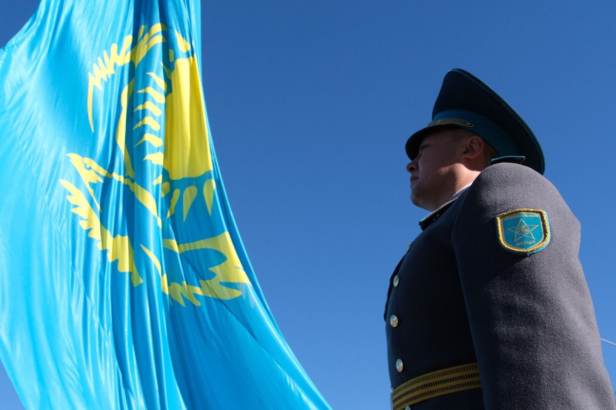 День Республики: в Алматы состоялась церемония поднятия государственного флага