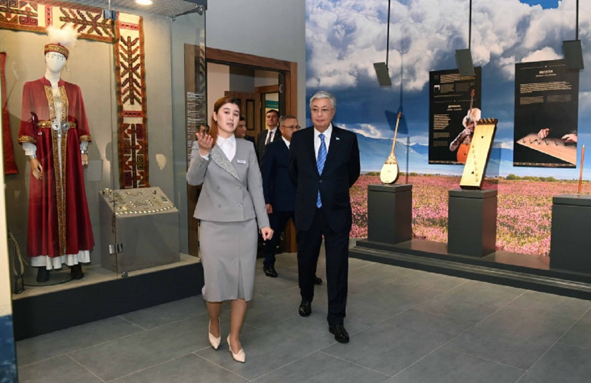 Мемлекет басшысы Қаратал тарихи-өлкетану музейін аралап көрді