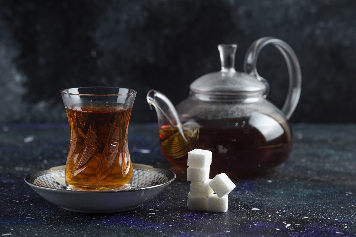  Без вреда: ученые назвали допустимое количество сахара в чай и кофе