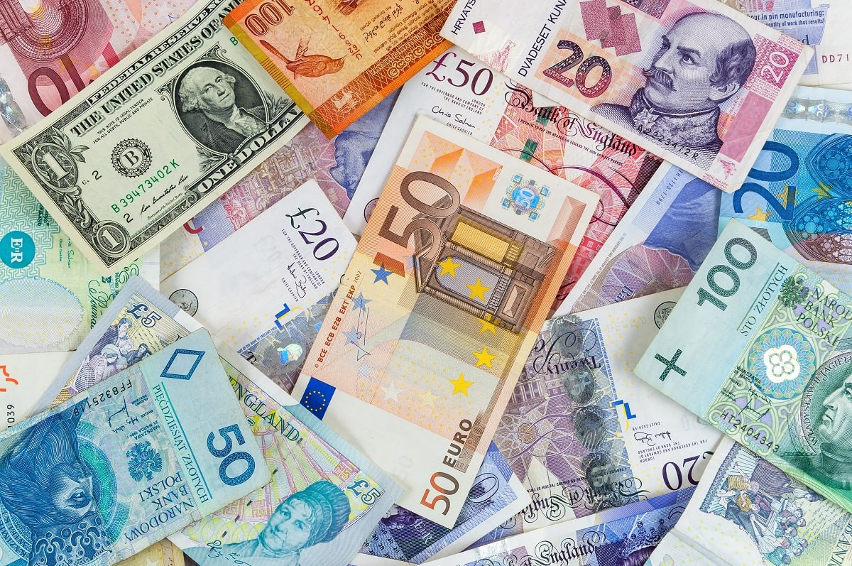 Сколько стоят доллары, евро и рубли в обменниках Алматы 2 ноября 2023