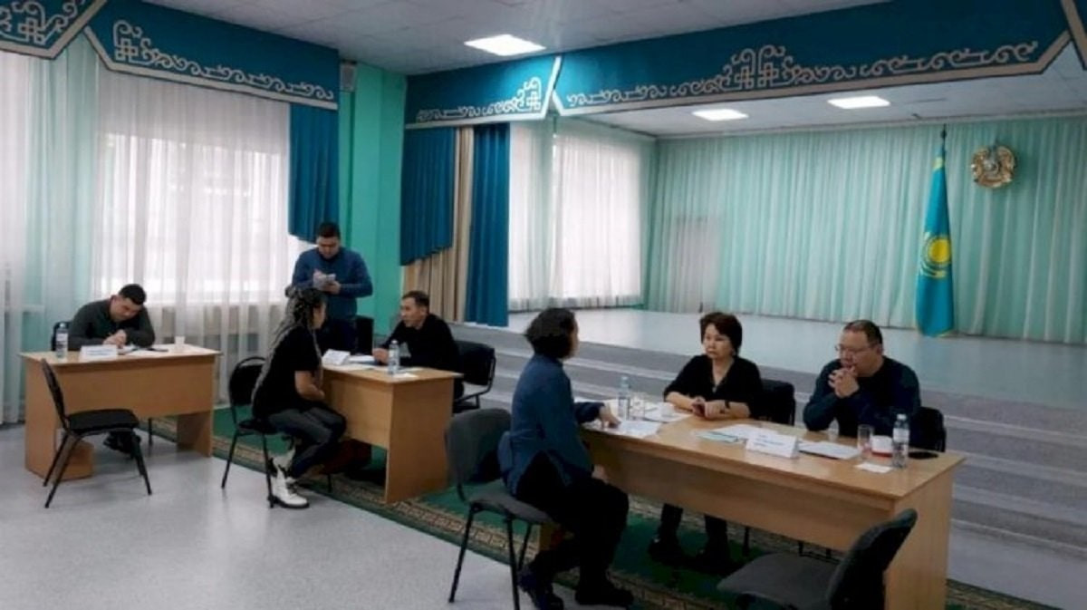 Акимы районов Алматы провели встречи с многодетными матерями