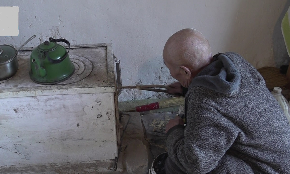 Чужой среди своих: как сельчанин в Алматинской области живет без документов