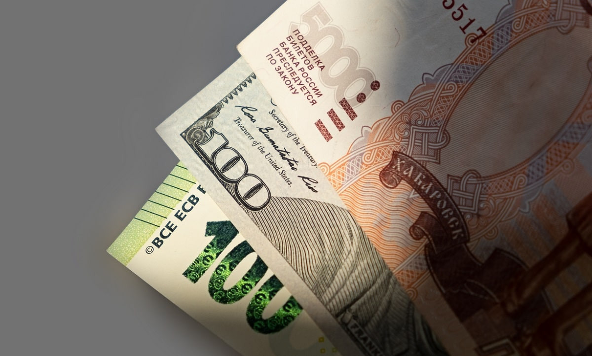 Сколько стоят доллары, евро и рубли в обменниках Алматы 10 ноября 2023