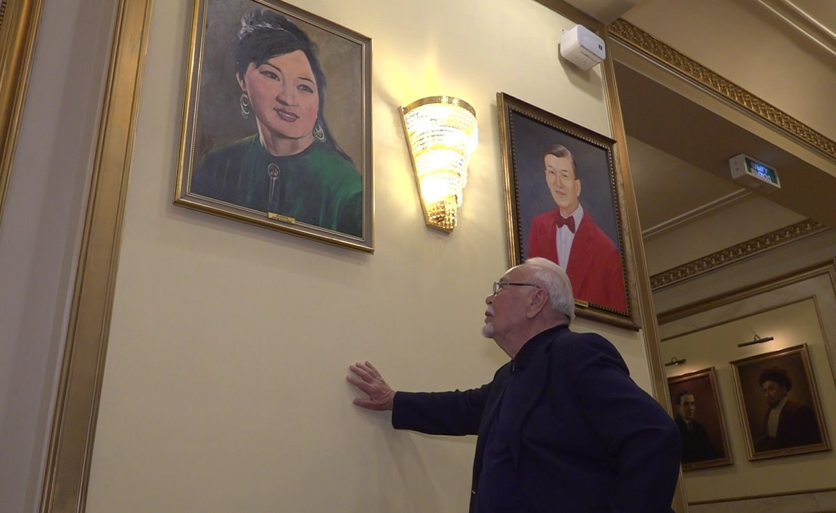 Портрет известной оперной певицы Майры Аймановой открыли в КазНТОБ имени Абая
