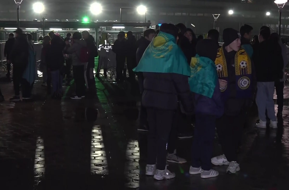 Казахстанские болельщики собираются на самый ожидаемый матч Казахстан – Сан-Марино