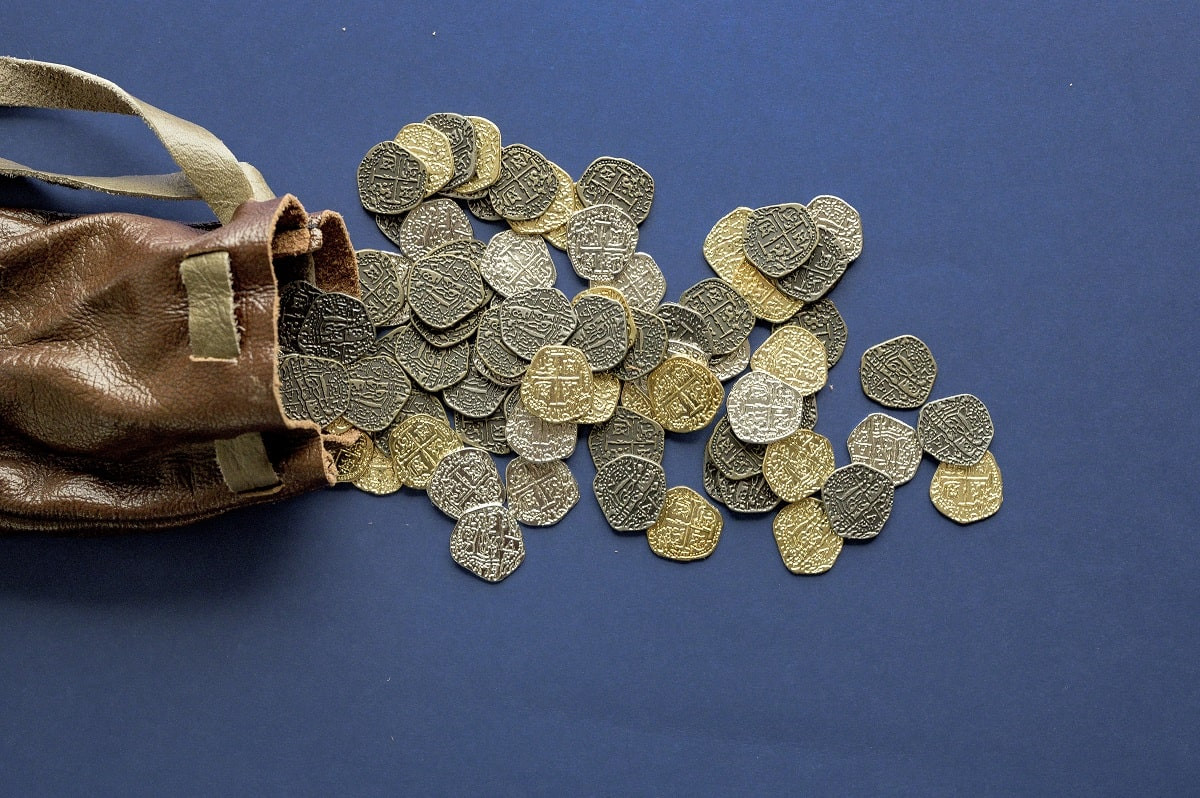 Итальянская находка: археологи нашли уникальные драгоценные камни и монеты