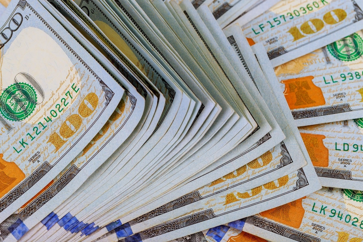 Почти штиль: что происходит с курсом доллара в Казахстане