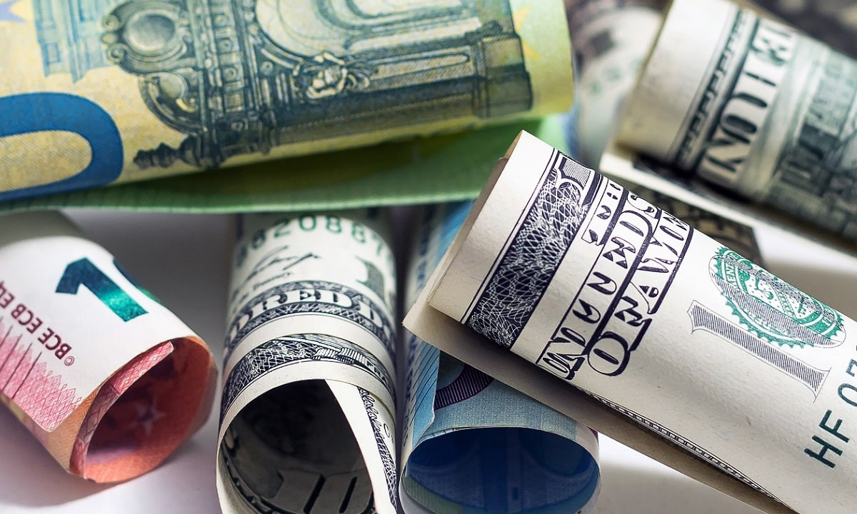 Сколько стоят доллары, евро и рубли в обменниках Алматы 21 ноября 2023