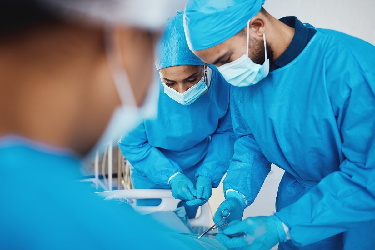 Алматыда хирургияның бір күндігі аясында шағын инвазивті проктологиялық ота жасалады