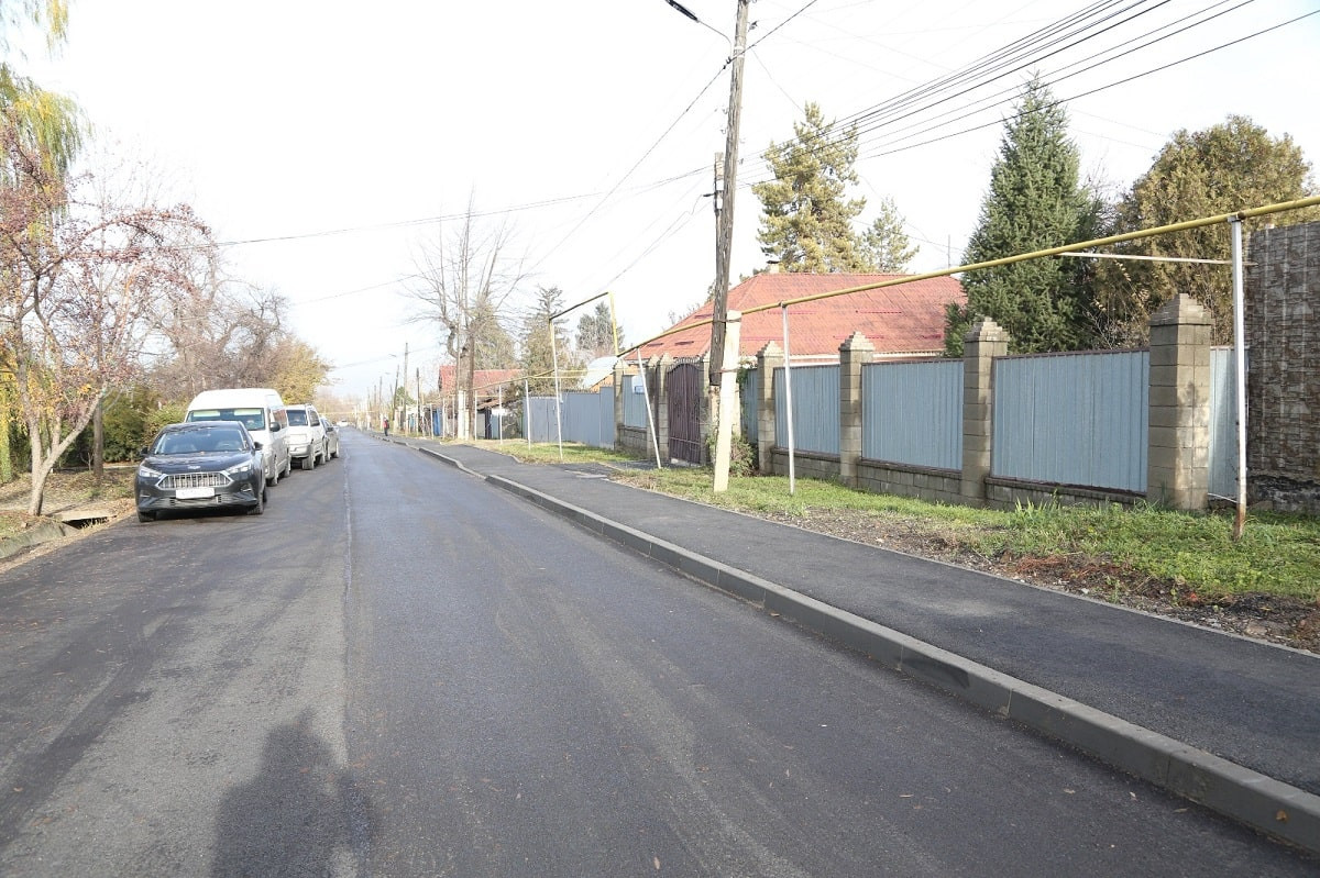 В Алматы продолжается средний ремонт улиц мкр Таусамалы
