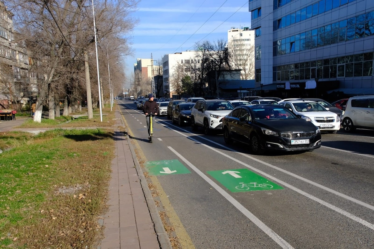 Новая велосипедная полоса появилась в Алматы