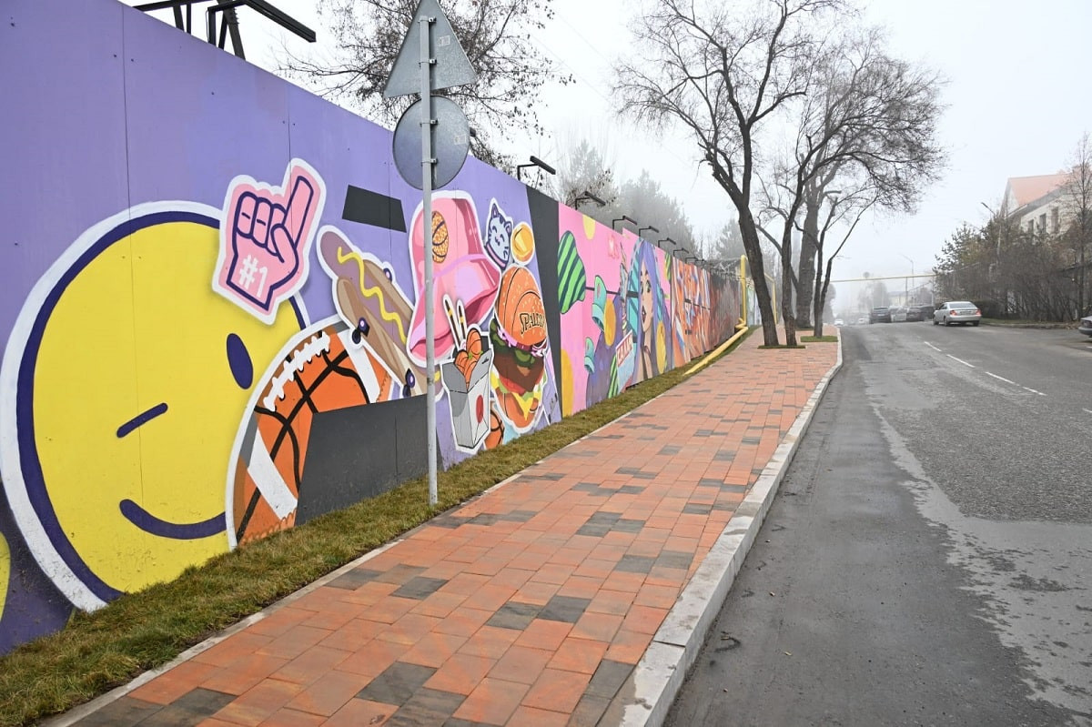 На заброшенном участке в Алматы впервые появилась стрит-арт галерея под открытым небом