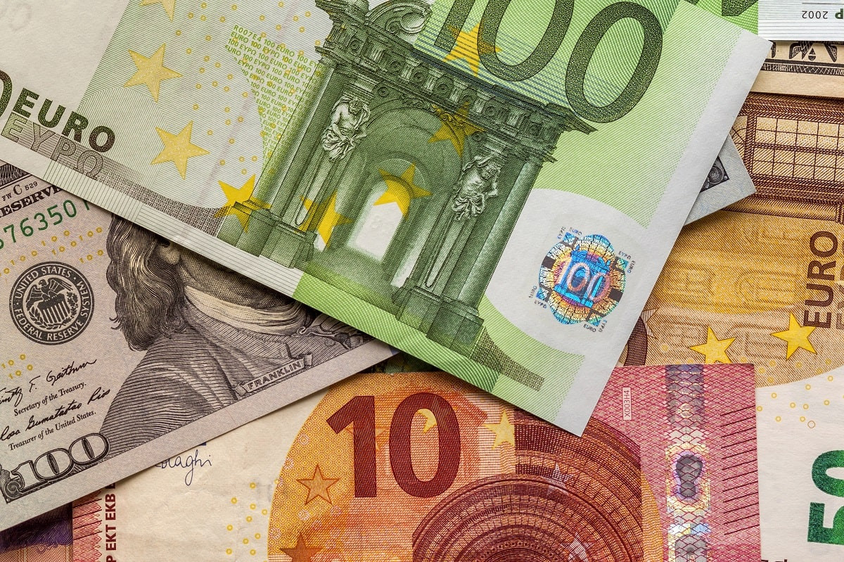 Курс доллара, евро и рубля в обменниках Алматы 8 декабря 2023 