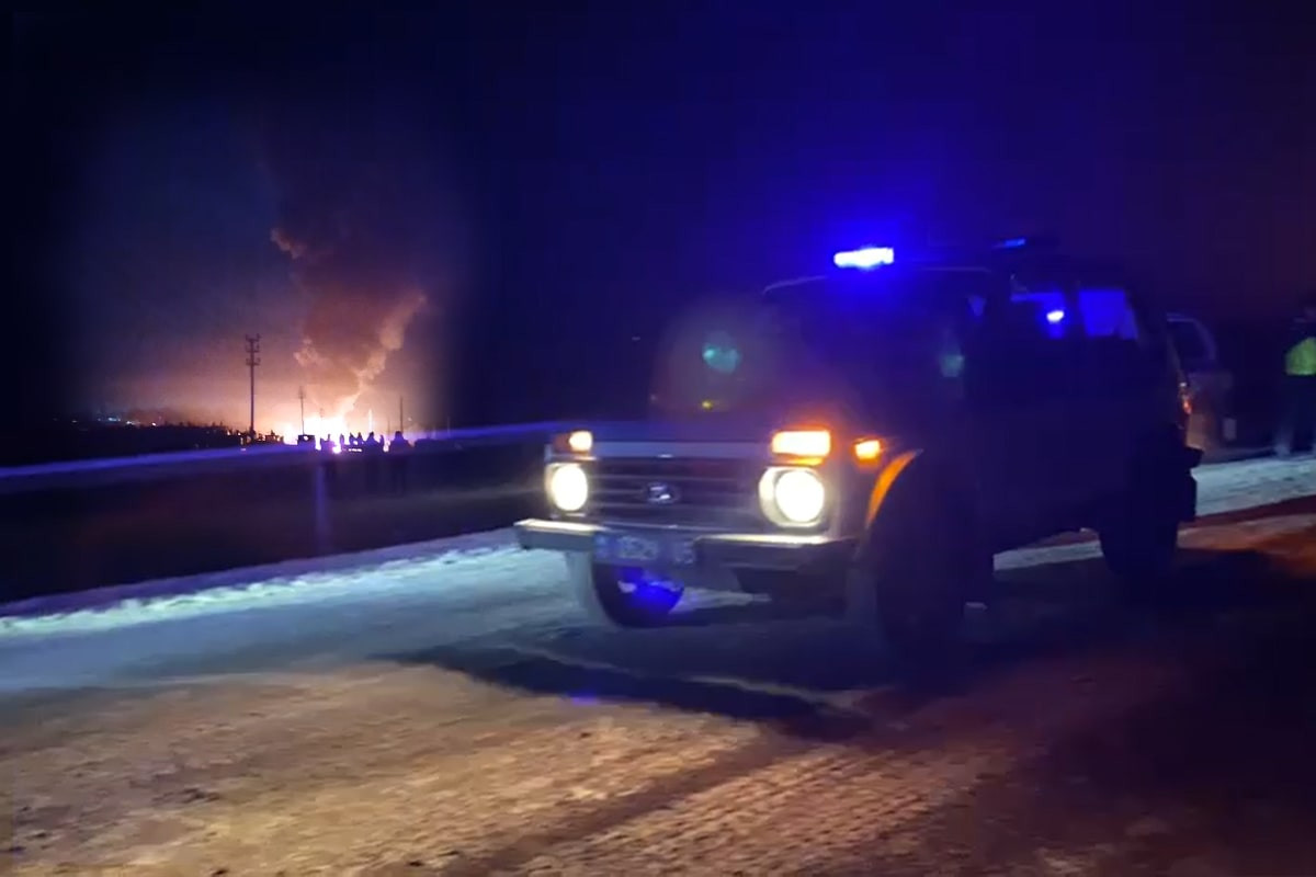 В Алматинской области бензовоз снес газовую трубу, превратив ее в огненный факел