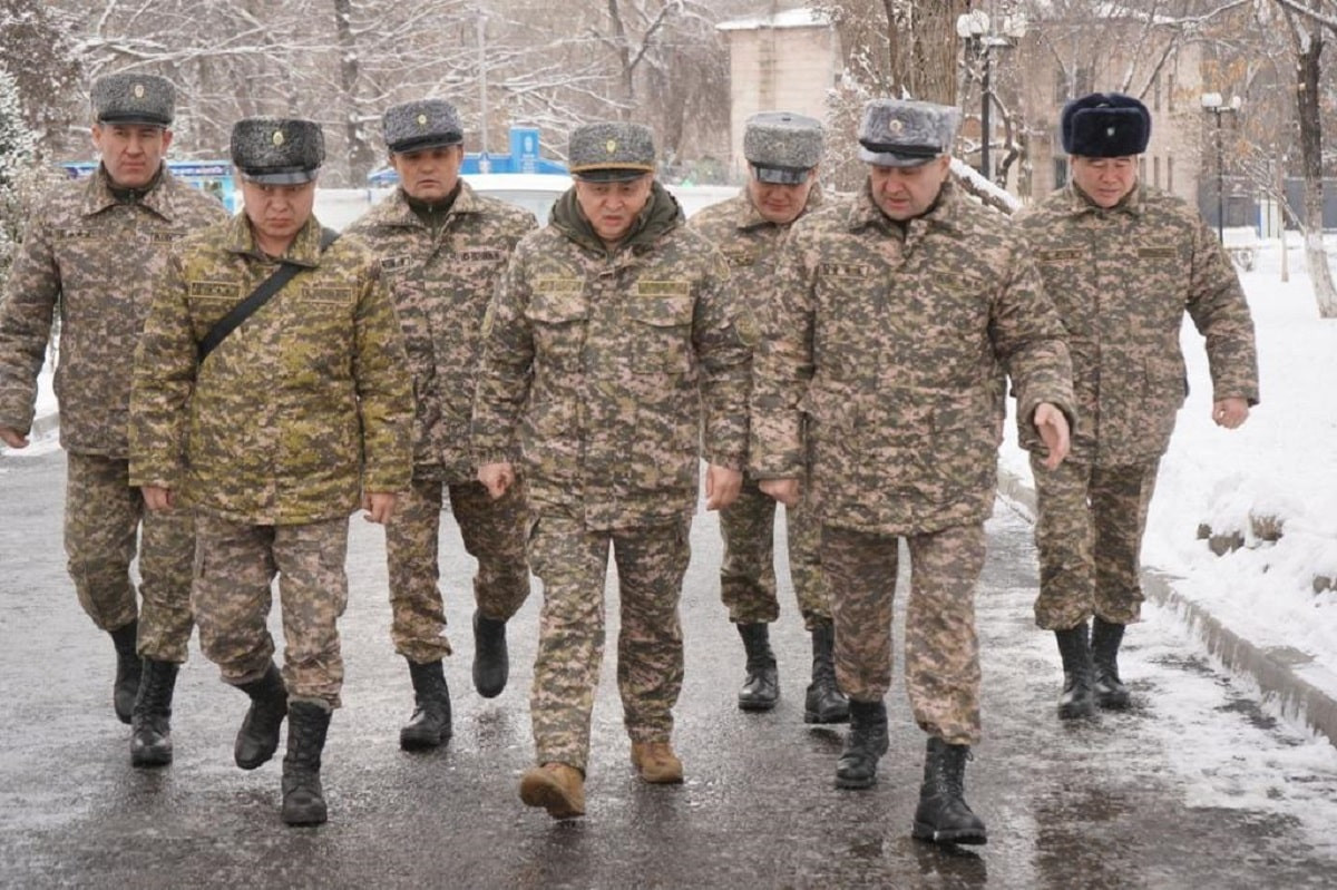Заместитель министра обороны совершил рабочую поездку в Алматинский гарнизон