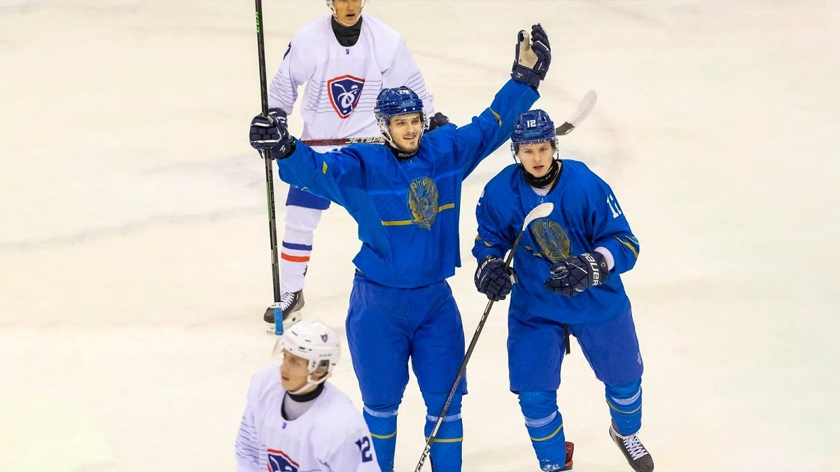 Молодежный ЧМ по хоккею: Казахстан стал единоличным лидером