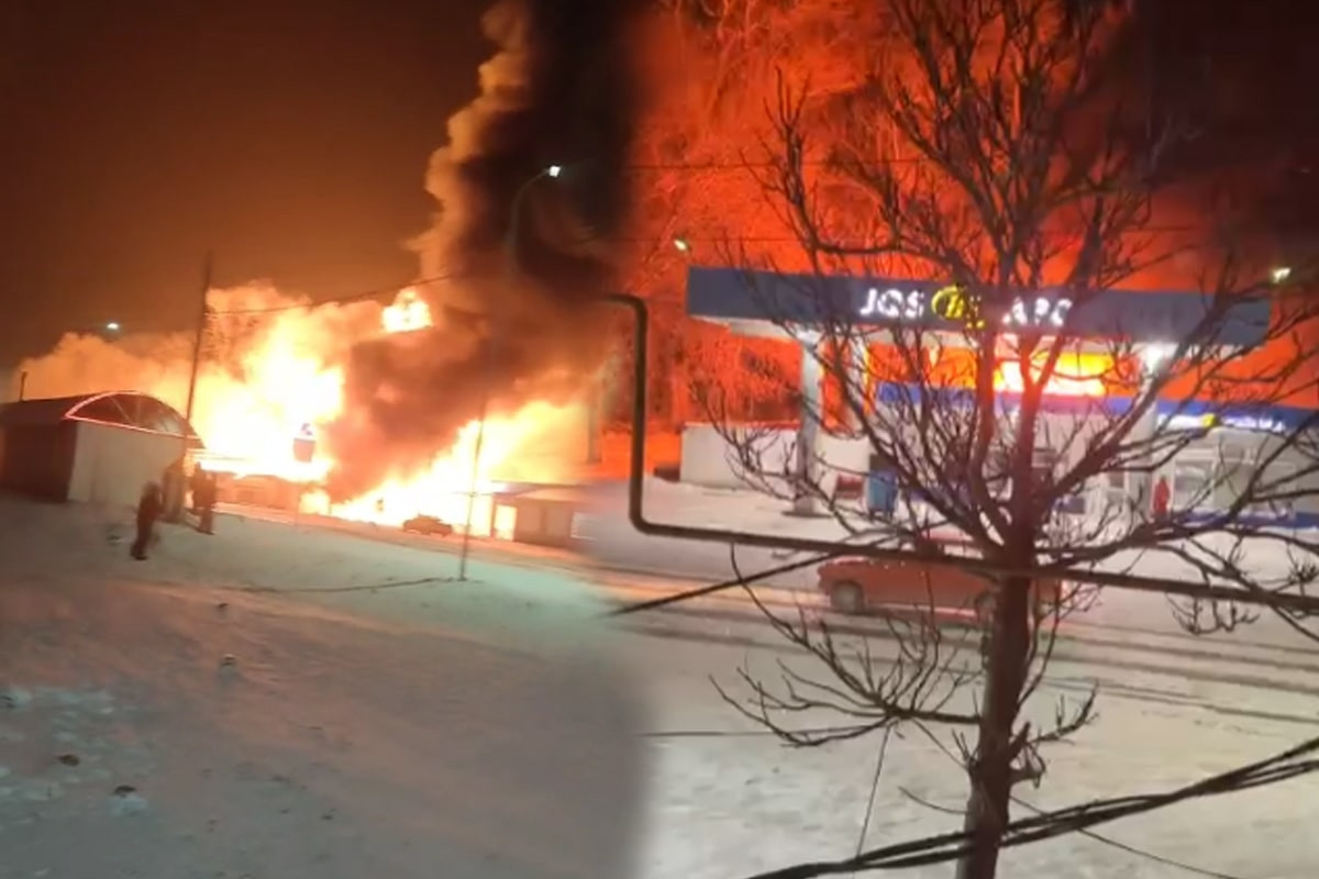 Крупный пожар на АЗС произошёл в Алматинской области