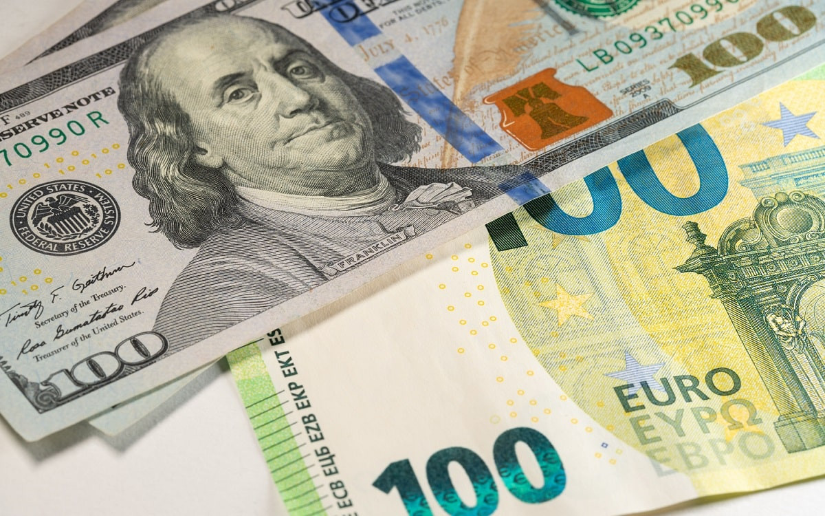 Курс доллара и евро в обменниках Алматы 15 декабря 2023 