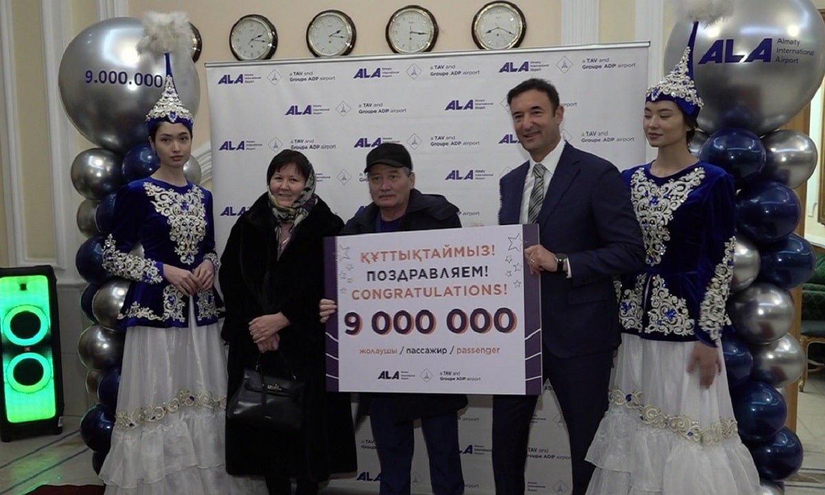 Алматы әуежайы 9 миллионыншы жолаушысын салтанатпен күтіп алды  