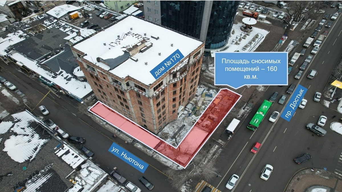 По решению суда: незаконные торговые павильоны сносят в центре Алматы