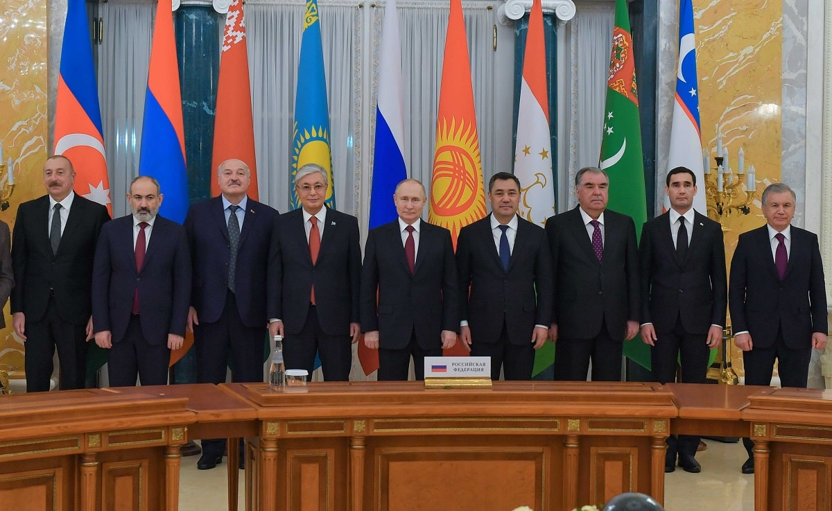 Президент Казахстана принял участие в неформальной встрече глав СНГ  