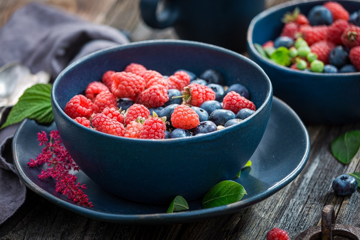 Избавят от лишних кило: какие четыре ягоды нужно есть за завтраком