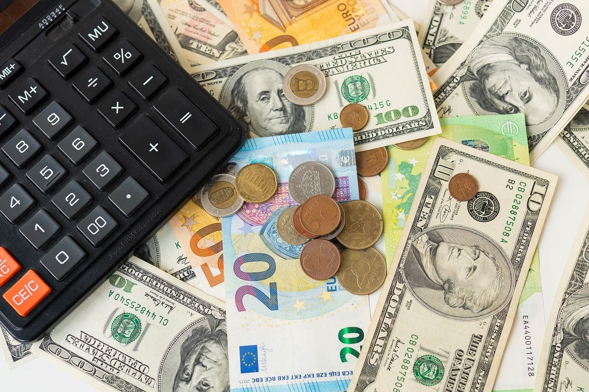 Курс доллара и евро в обменниках Алматы 28 декабря 2023 