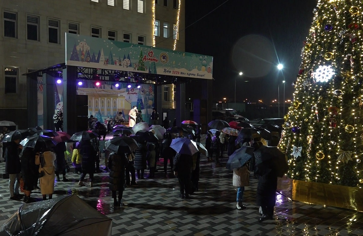 Как отмечают новогодний фестиваль в Наурызбайском районе Алматы