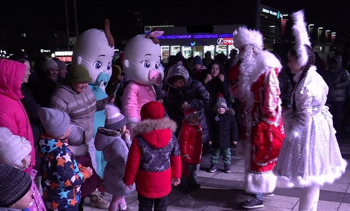 Атмосфера праздника: как проходит новогодний фестиваль в Алматы