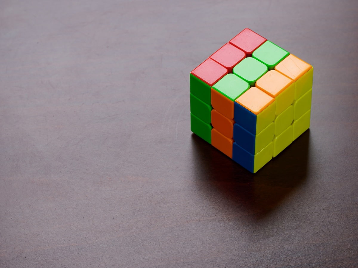 Необычный рекорд: самый большой в мире кубик Рубика построили в ОАЭ