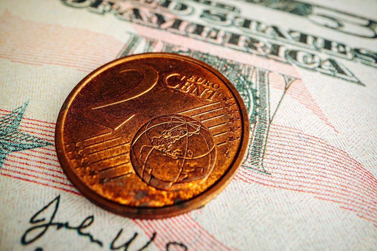 Курс доллара и евро в обменниках Алматы 8 января 2024 