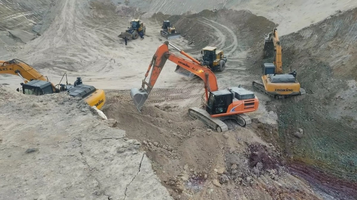 Трагедия на руднике: найден провалившийся под землю автобус