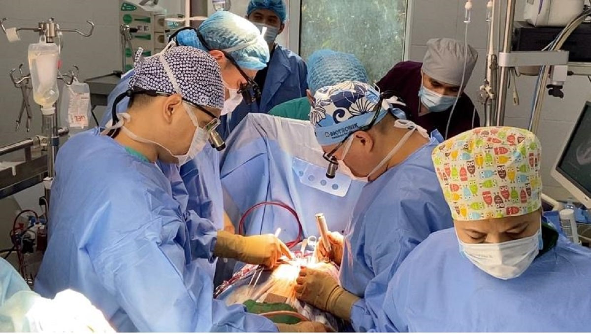 Подарили жизнь: кардиохирурги спасли тяжелобольного пациента