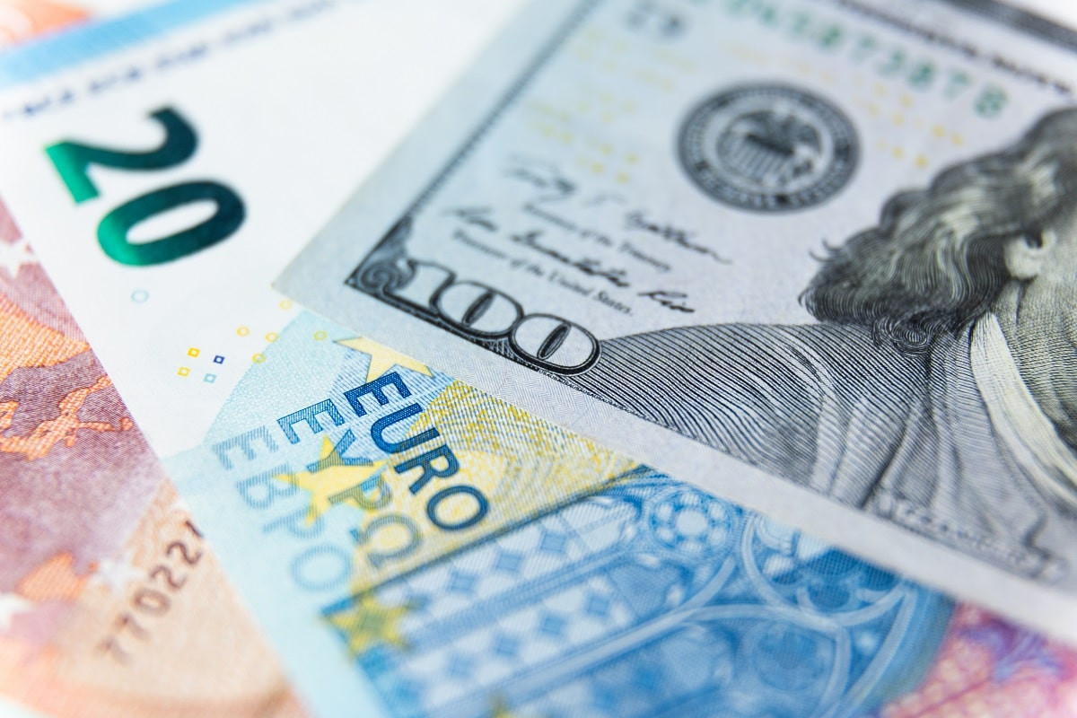 Курс доллара и евро в обменниках Алматы 9 января 2024 