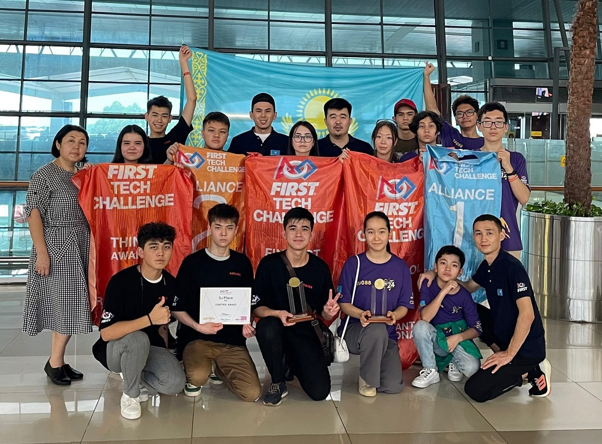 Алматинские школьники выиграли чемпионат по робототехнике в Индонезии