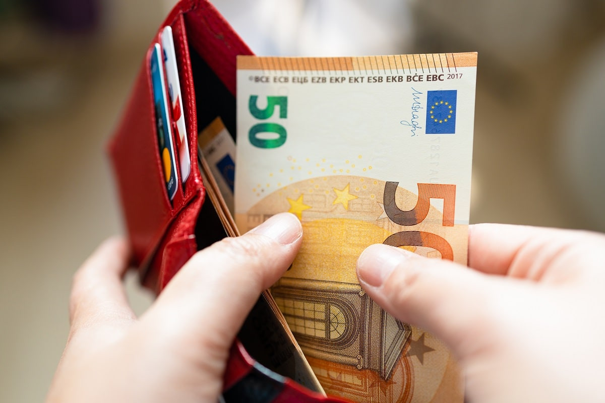 Курс доллара и евро в обменниках Алматы 15 января 2024 