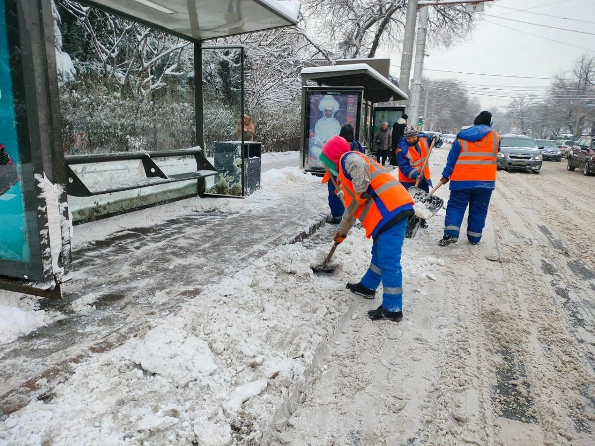 Как происходит уборка снега в Алматы