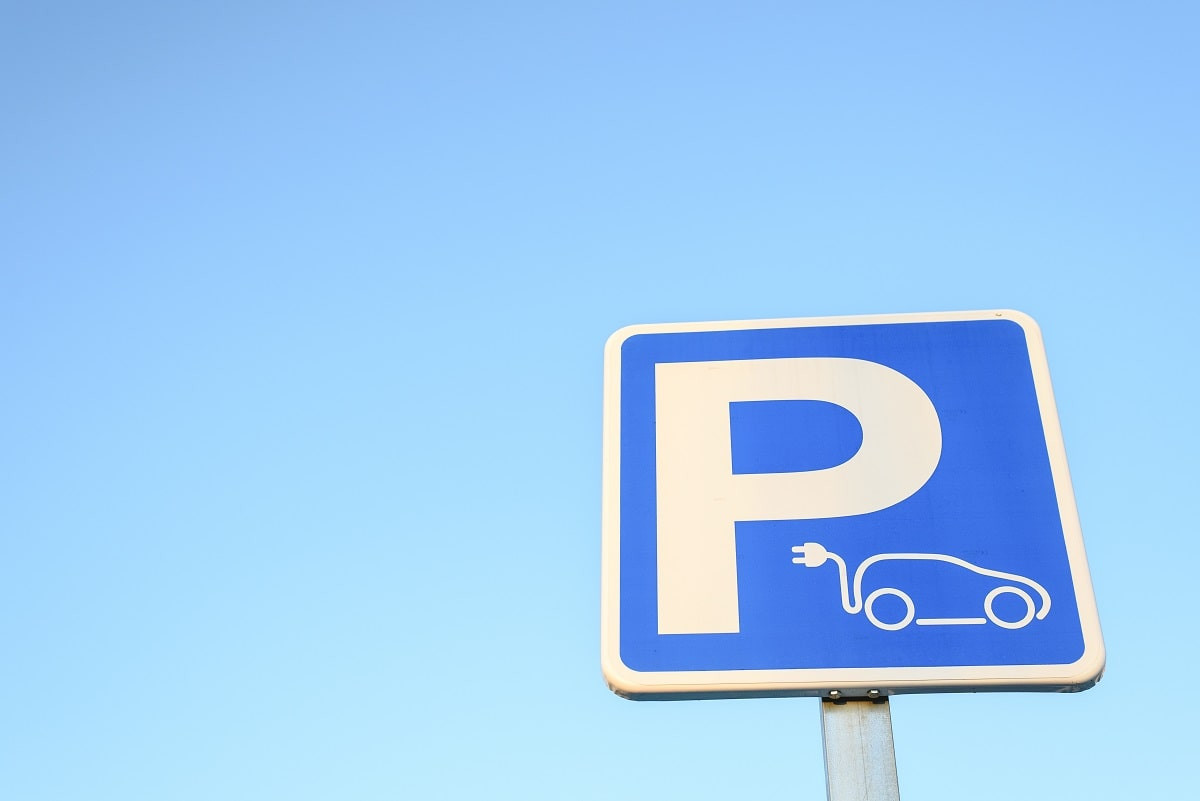 Бесплатная парковка и зарядные станции для электрокаров появятся в Казахстане