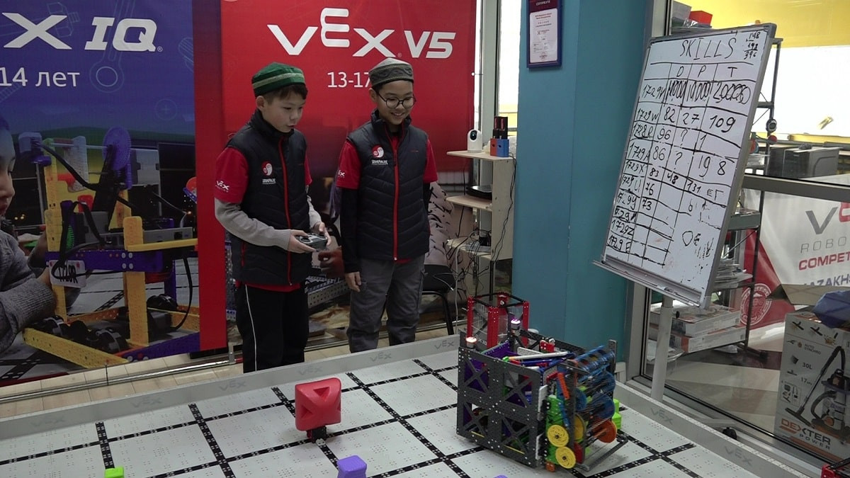 Юные гении: алматинские разработчики робототехники покоряют мир