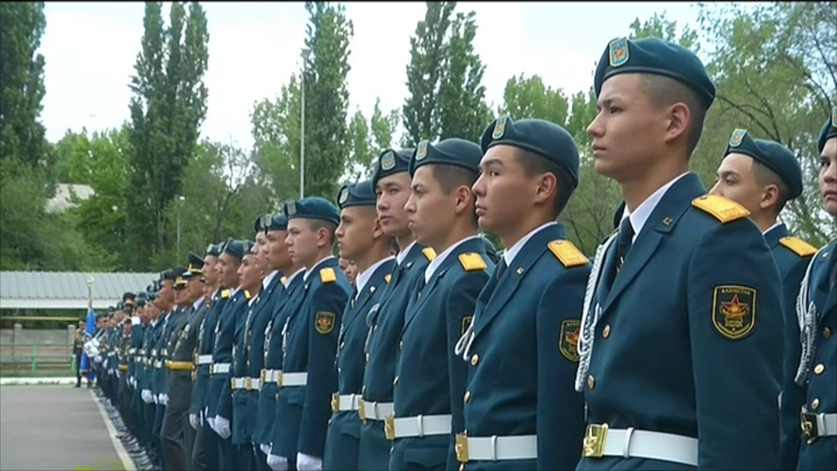 Неучебная тревога: вместо военных школ в Казахстане появятся колледжи