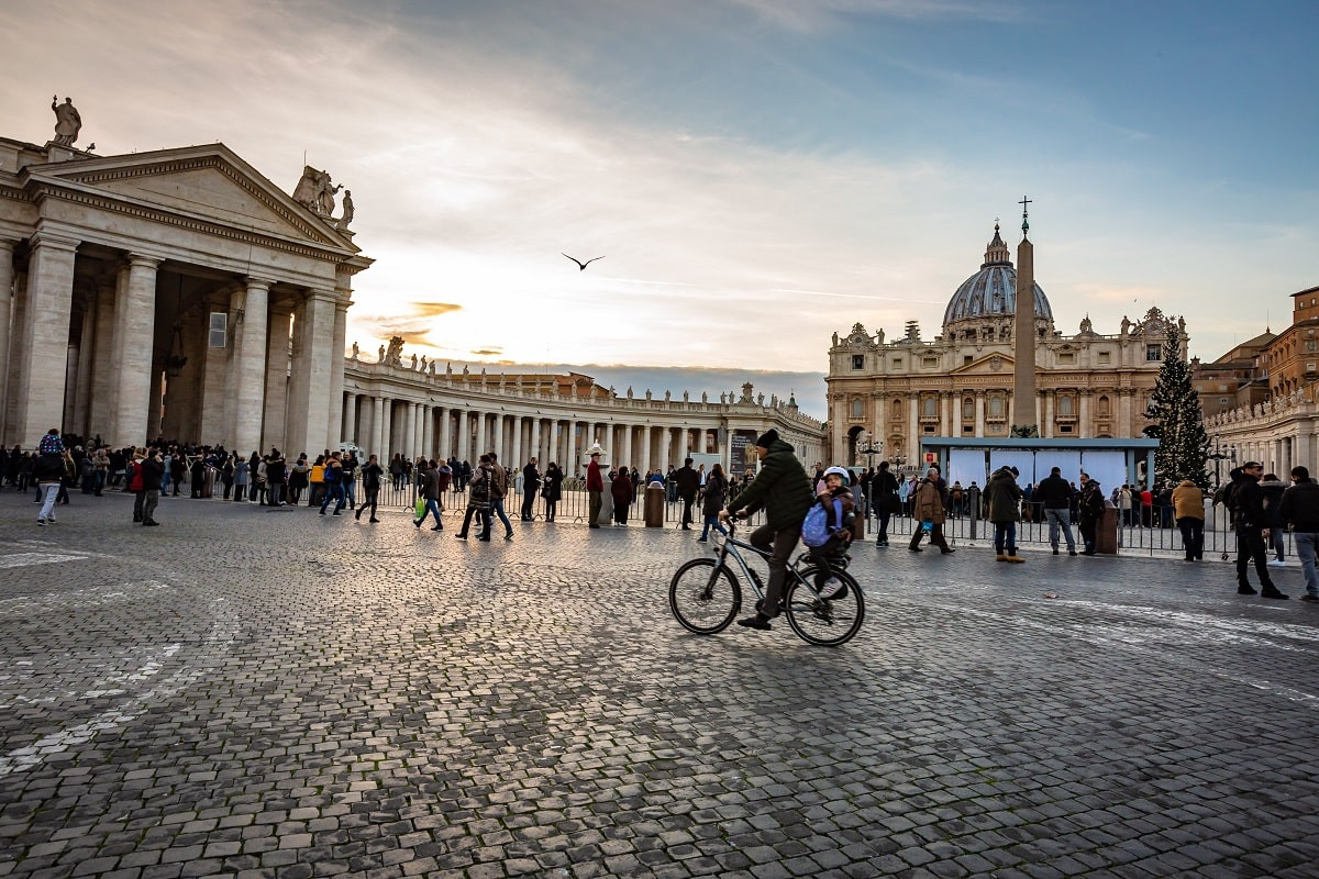  Почему город Ватикан является отдельным государством