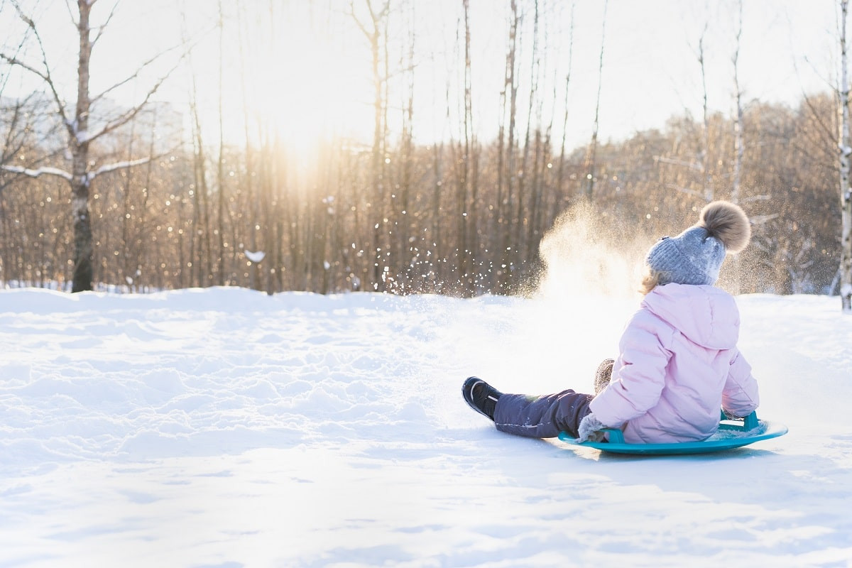 Снежная горка на Терренкуре в Алматы: бесплатные катания для детей из малообеспеченных семей 