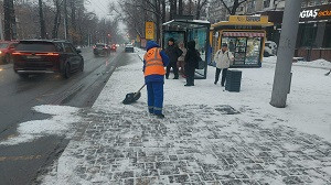 В мегаполисе круглосуточно контролируют работы по уборке снега