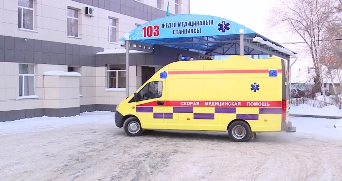 Сорвался вниз: в Павлодаре мужчина упал с высоты 10 этажа