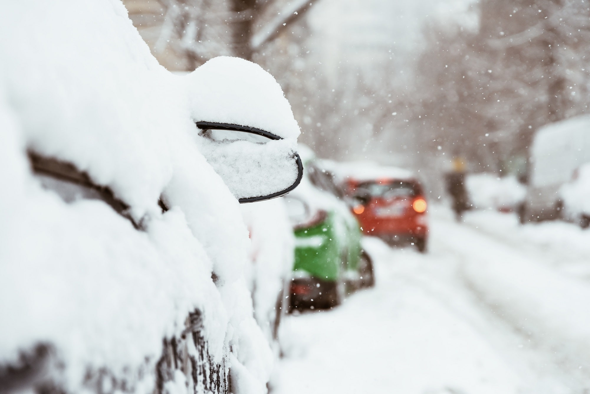 Непогода и метель: обильный снегопад парализовал работу общественного транспорта