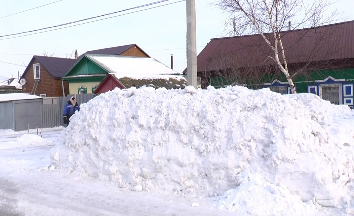 Обильные снегопады: жители СКО с опаской ждут весну