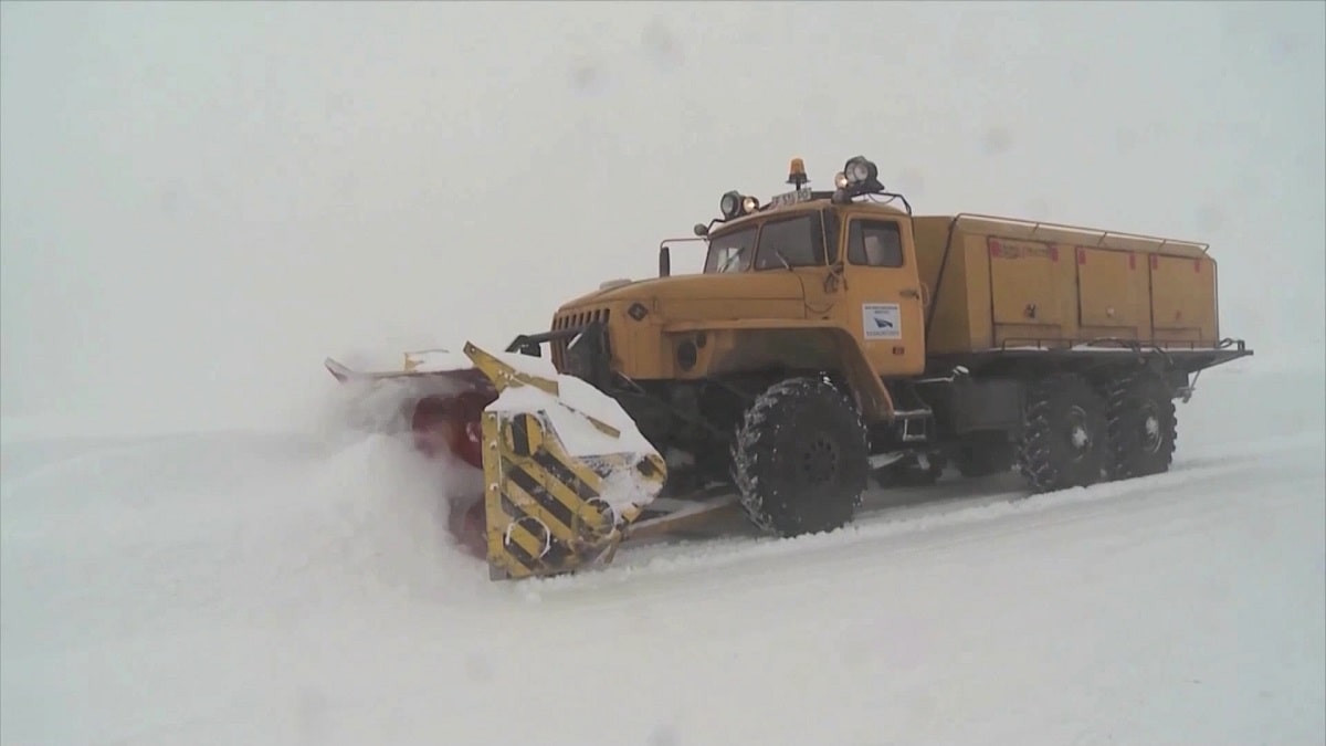 Снегопад и метель: в ВКО обильные осадки вызвали транспортный коллапс
