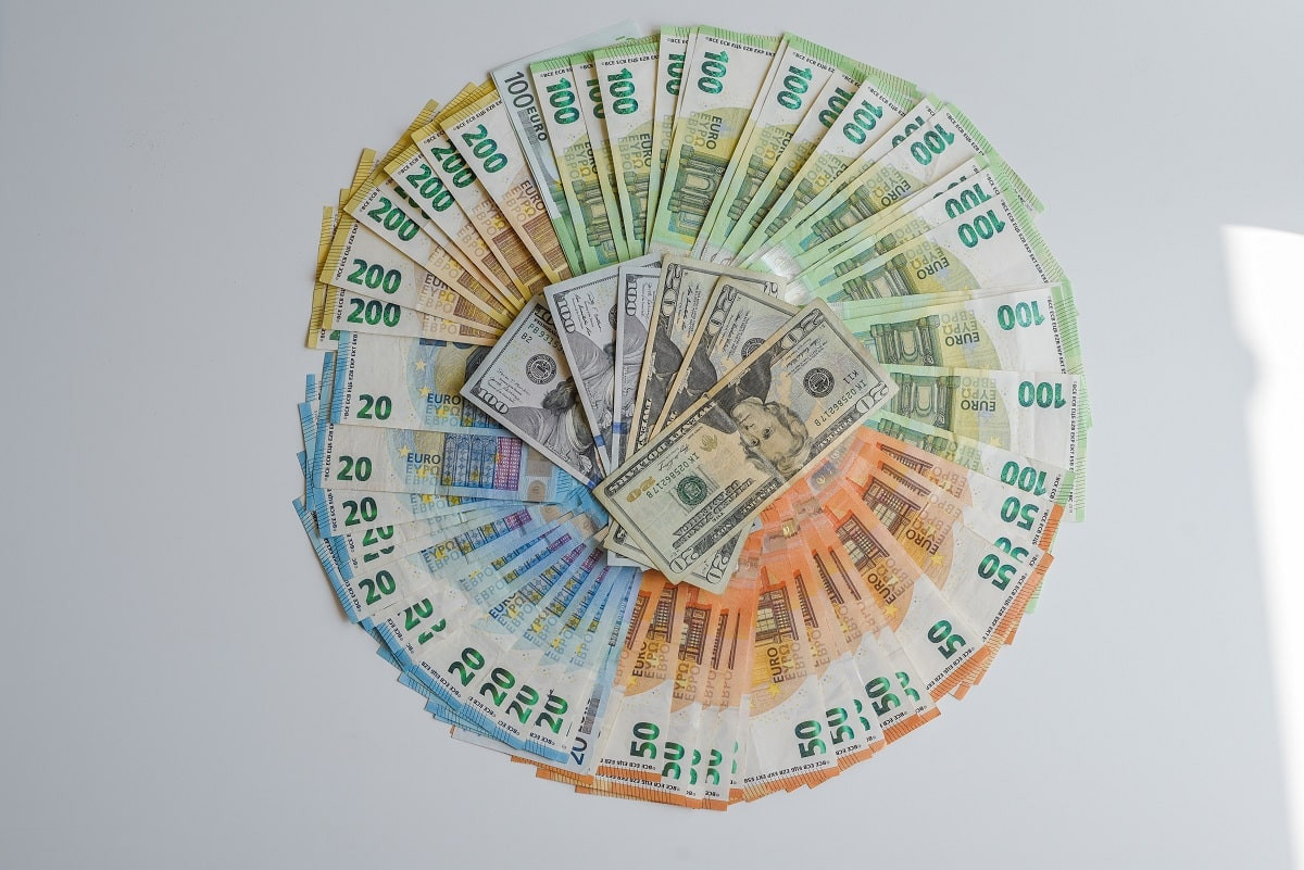 Курс доллара и евро в обменниках Алматы 20 февраля 2024 