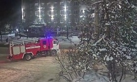 Пожар в Алматы: огнеборцы вытащили из пламени двоих жителей многоэтажки