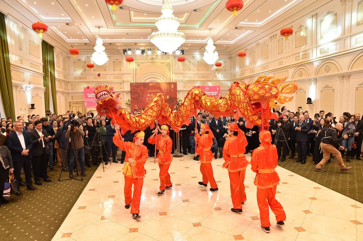 Праздник весны: как встретили китайский Новый год в Алматы